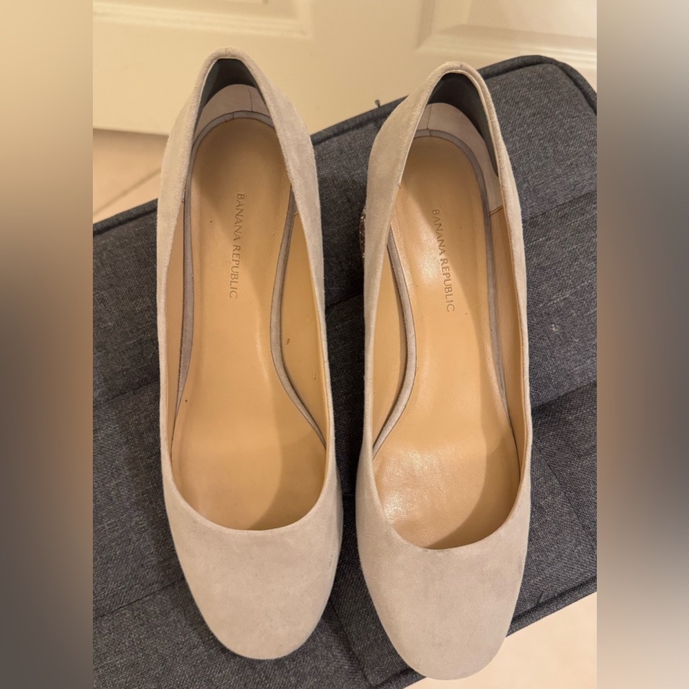 Banana Republic Beige Block Glittered Heel Suede Shoes size 9 - Picture 5 of 7